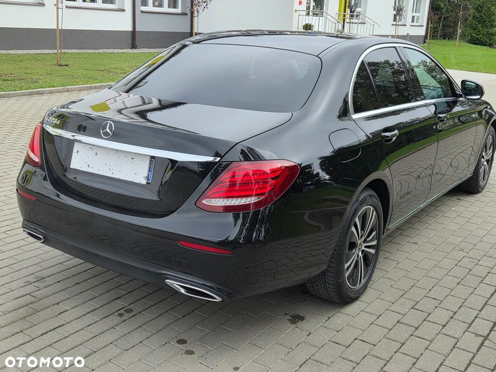 Mercedes-Benz Klasa E 220 d 4Matic T 9G-TRONIC - 4