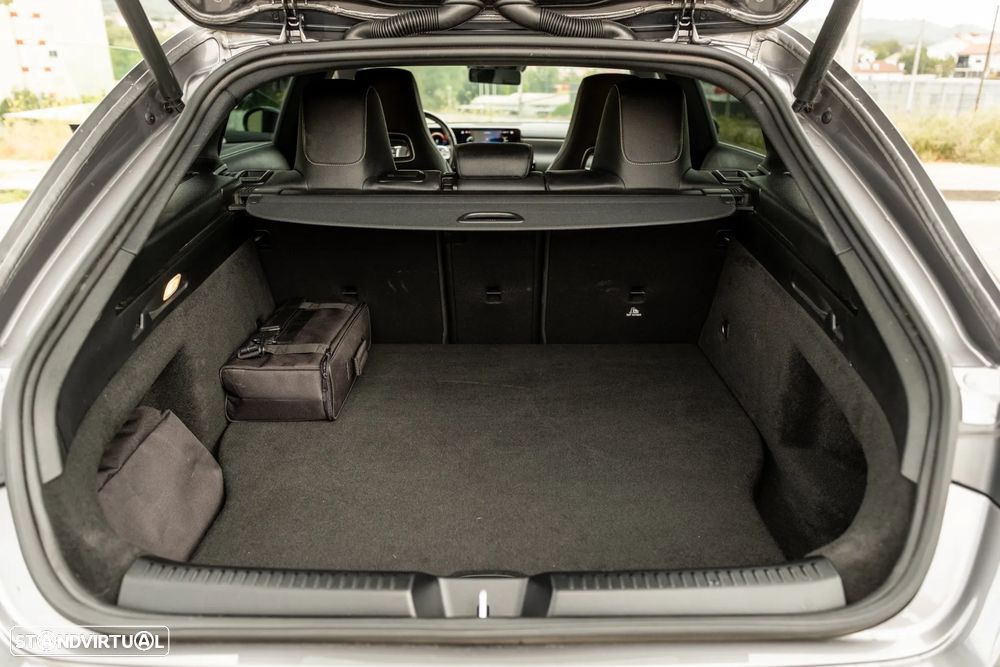 Mercedes-Benz CLA 250 e Shooting Brake 8G-DCT AMG Line - 15