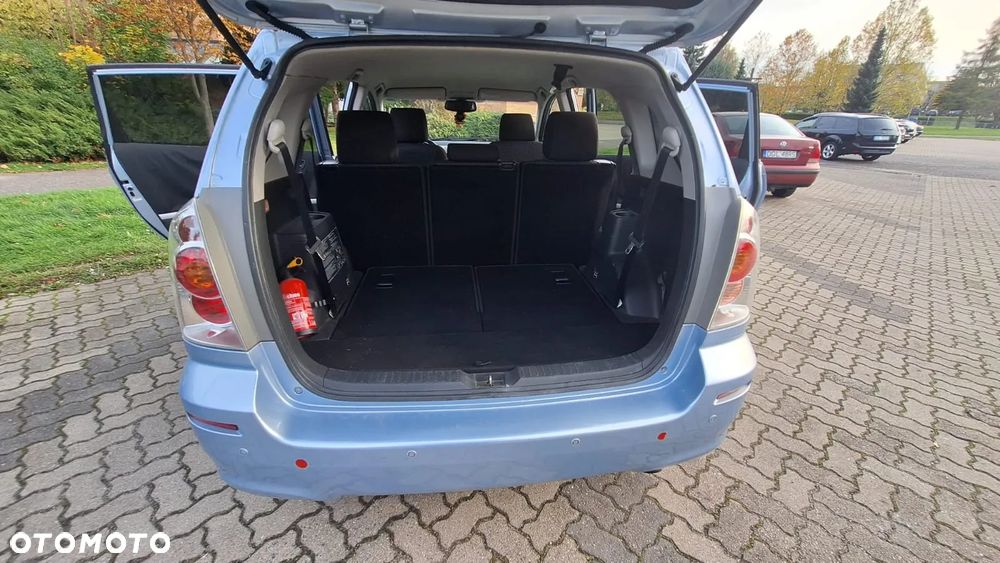 Toyota Corolla Verso 2.2 D-4D Prestige Sport 7os - 9