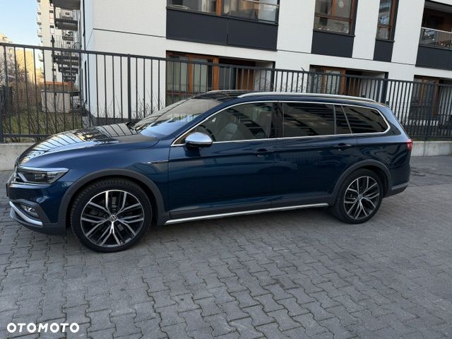 Volkswagen Passat - 1