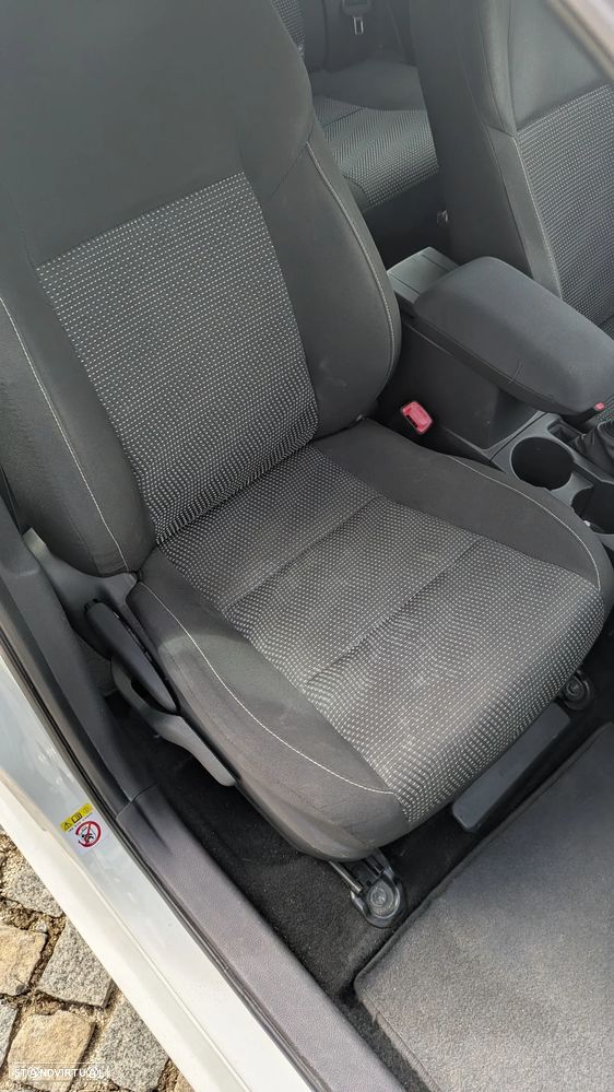 Toyota Auris 1.8 HSD P.Te.+17+E.Al.+Navi - 26