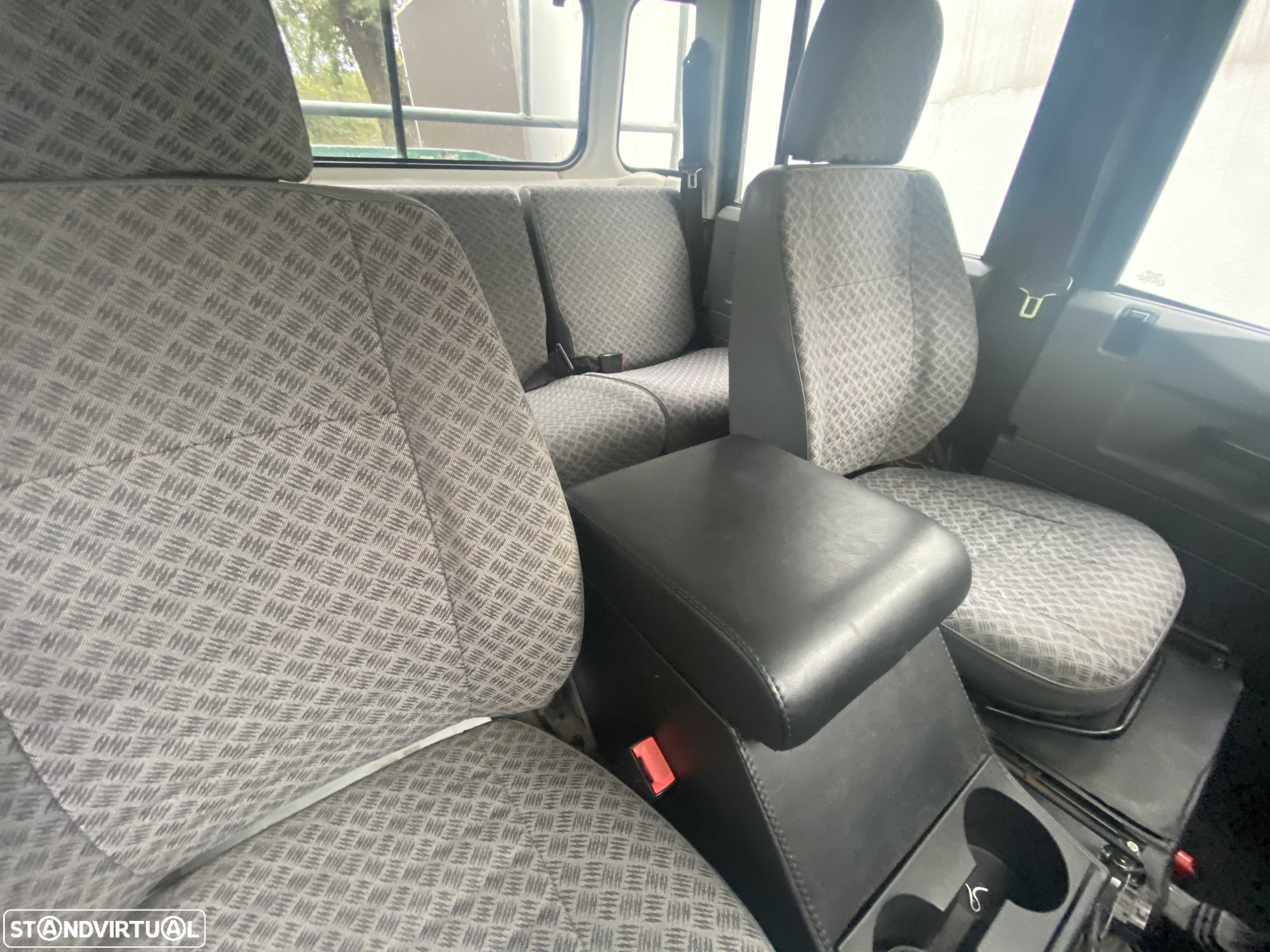 Land Rover Defender 130 CD 2.5 Td5 E - 4