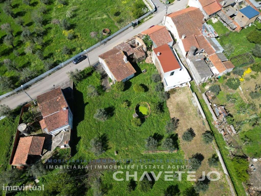 Propriedade com duas casas antigas para recuperar a 8.5 km de Tomar. - Grande imagem: 3/31