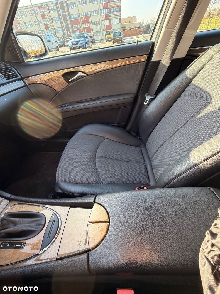 Mercedes-Benz Klasa E 280 4-Matic Avantgarde - 23