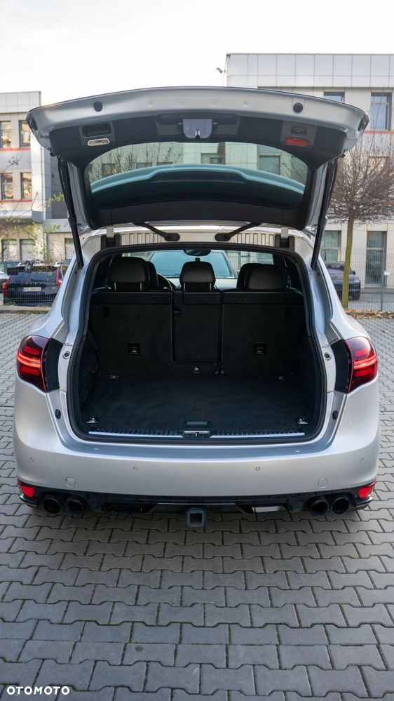 Porsche Cayenne GTS - 13