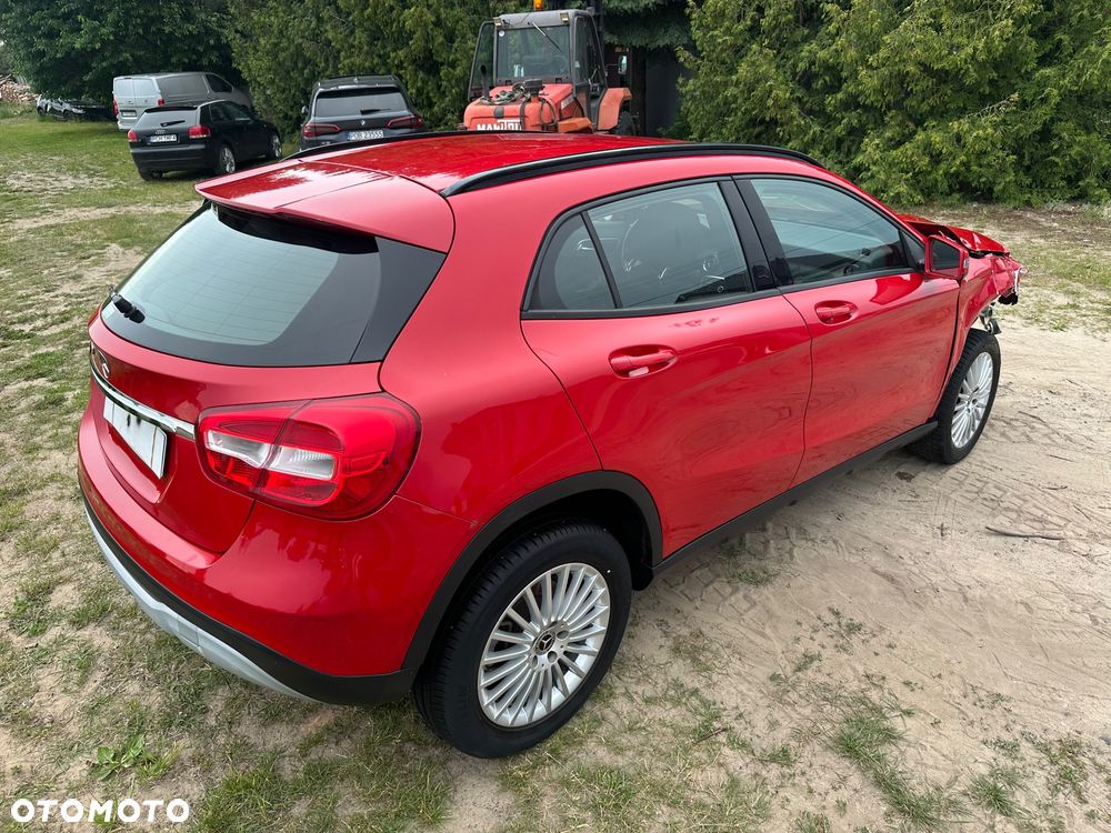 Mercedes-Benz GLA 180 7G-DCT UrbanStyle Edition - 28