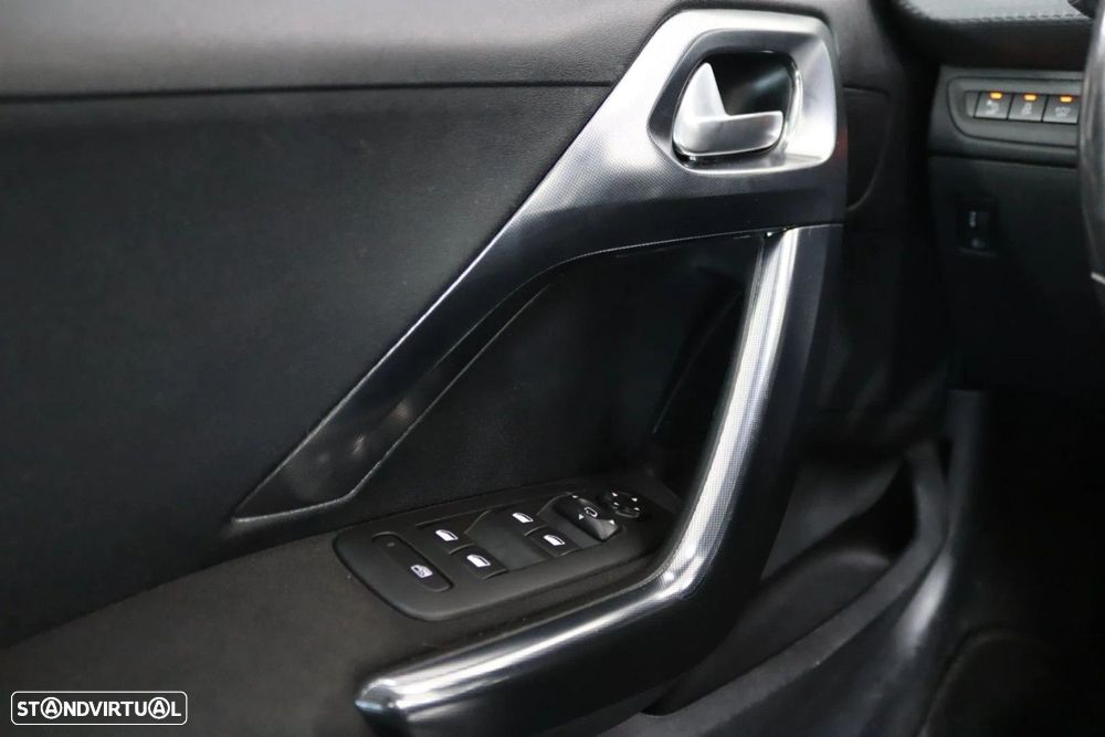 Peugeot 2008 1.2 VTi Allure - 11