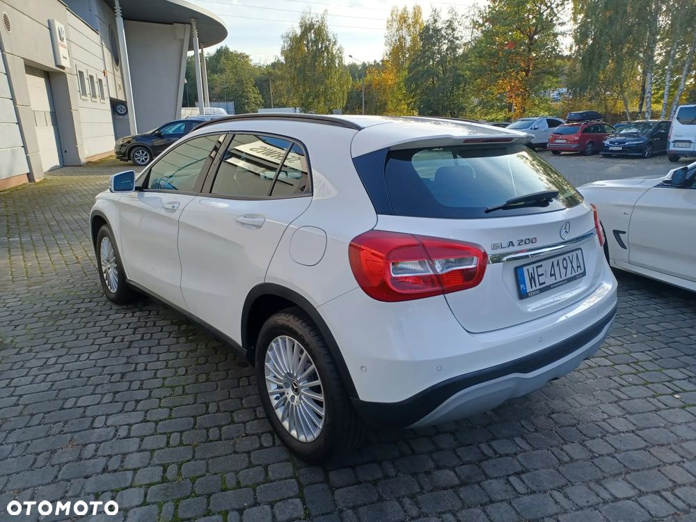 Mercedes-Benz GLA 200 7G-DCT - 8