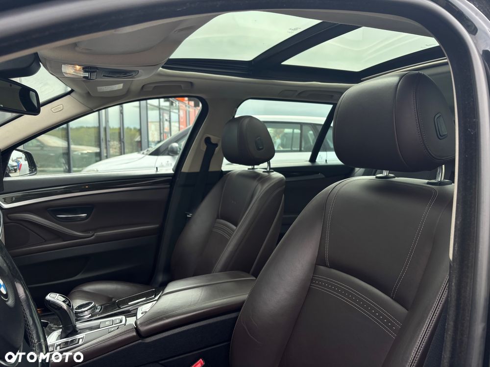 BMW Seria 5 525d Sport-Aut Luxury Line - 15