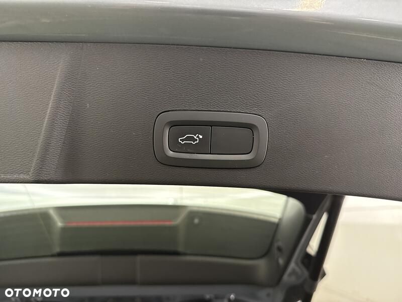 Volvo XC 40 T3 Momentum - 21
