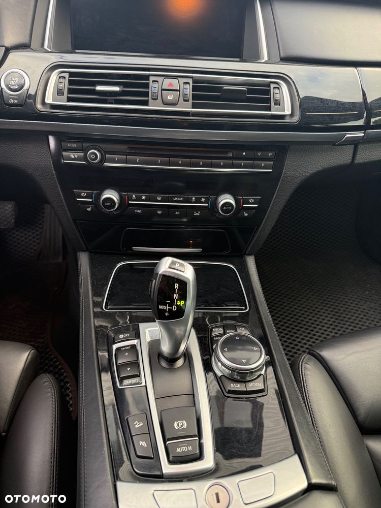 BMW Seria 7 740d xDrive - 23