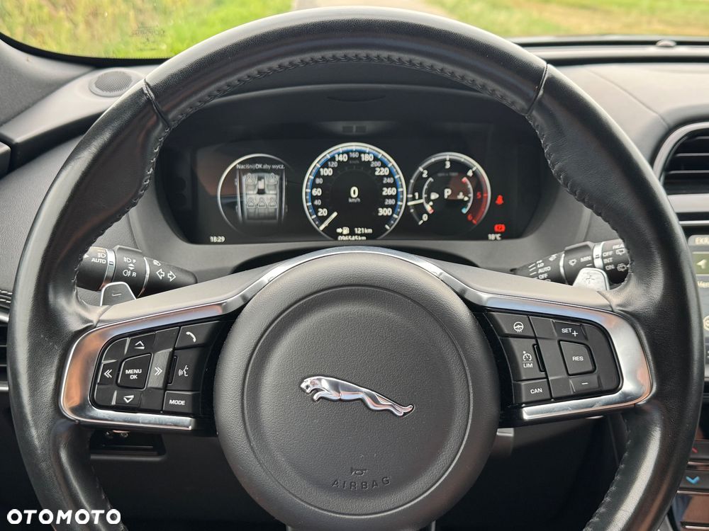 Jaguar F-Pace 2.0 i4D AWD R-Sport - 32