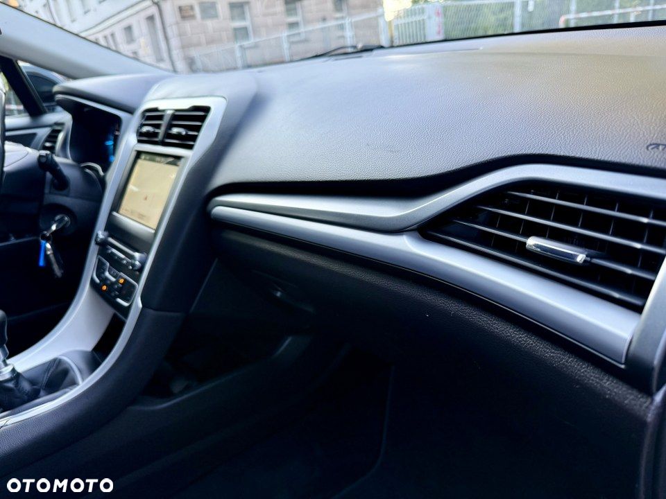 Ford Mondeo SW 2.0 TDCi S&S Titanium - 29