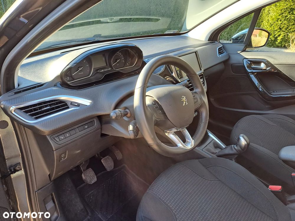 Peugeot 208 1.2 PureTech Allure - 6