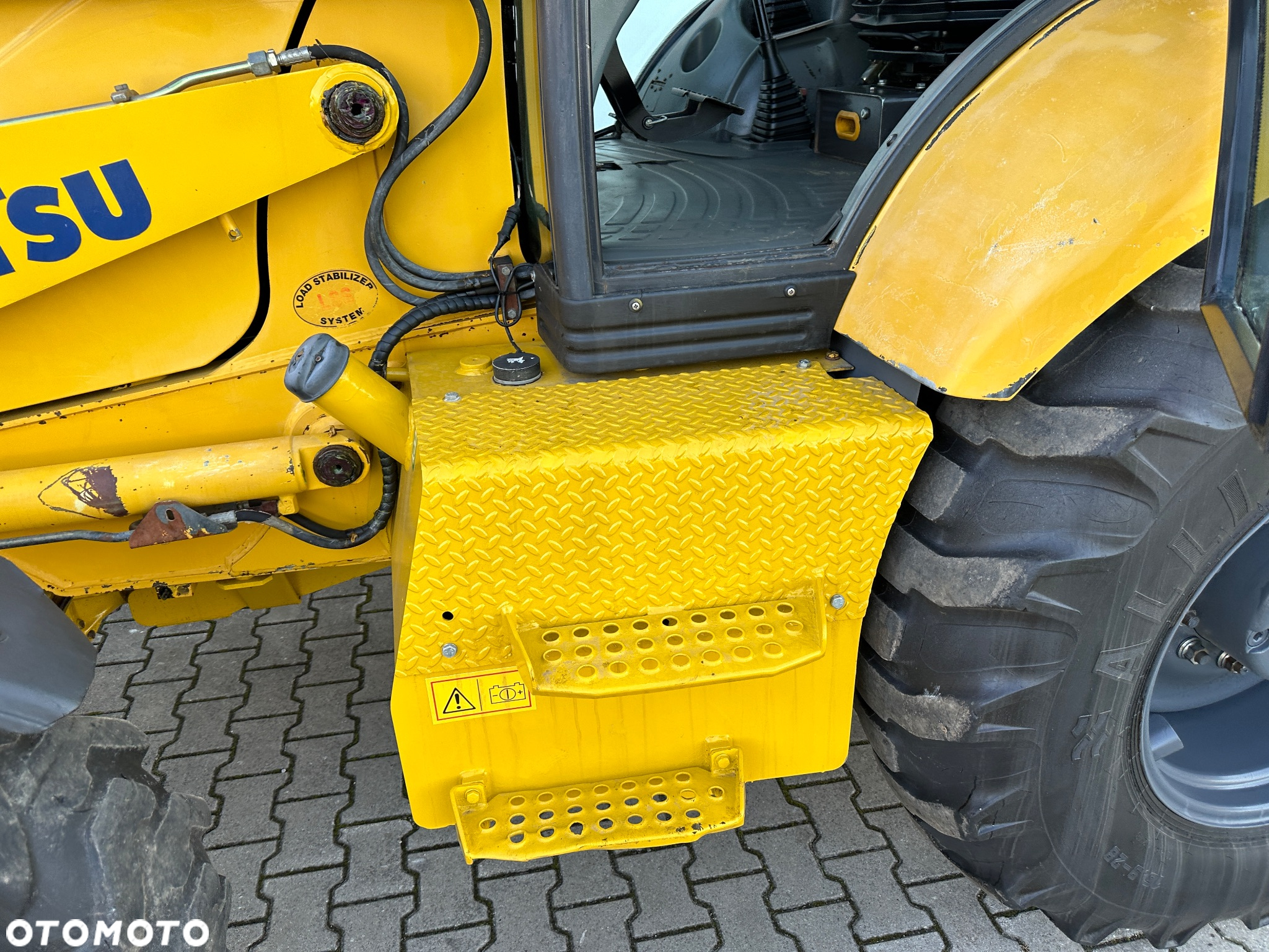 Komatsu WB93R - 16