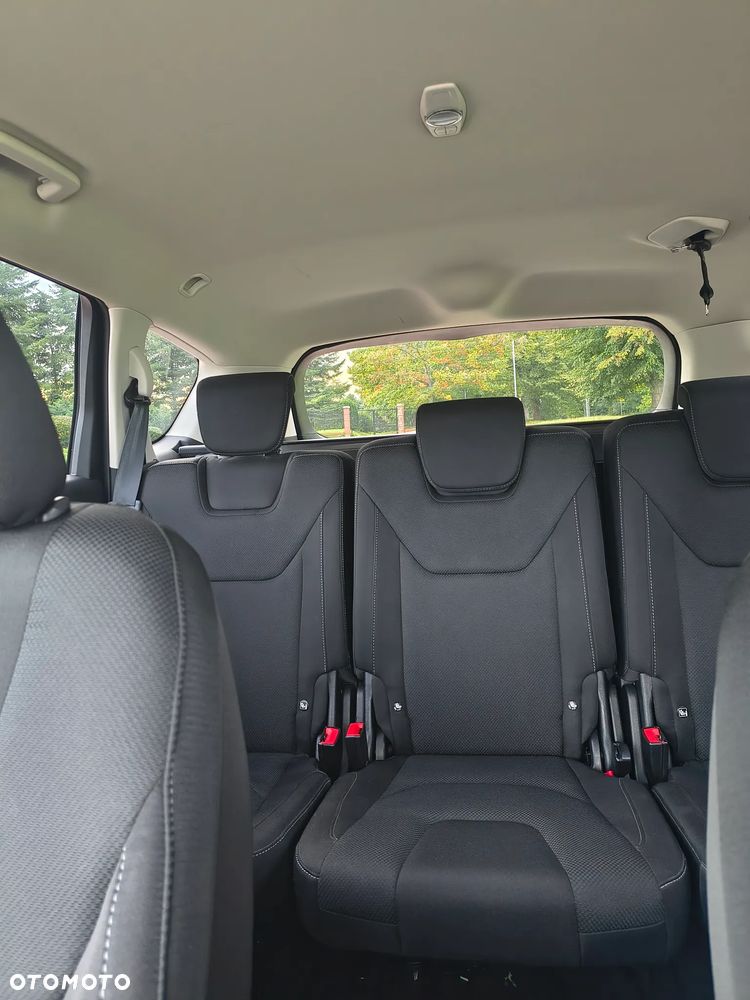 Ford S-Max - 12