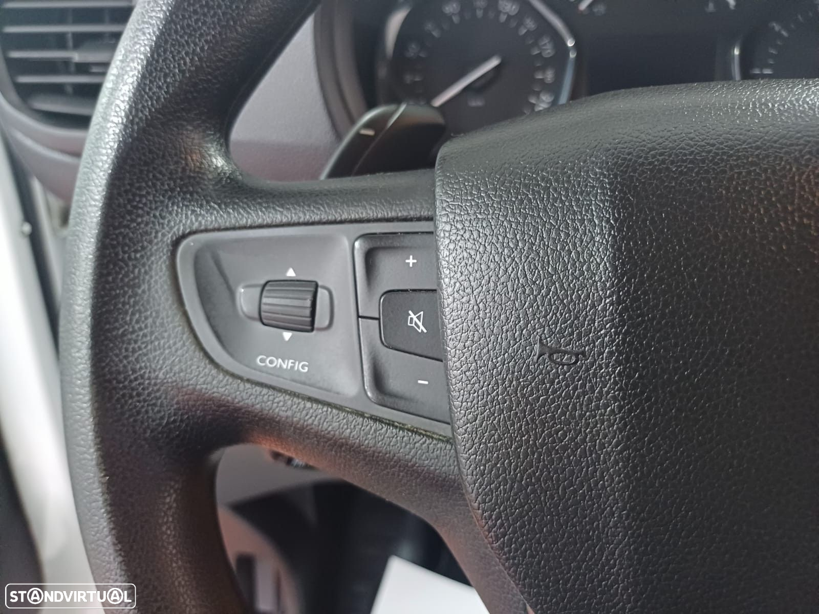 Peugeot Expert 2.0 BlueHDi Semi-Vidrado Standard EAT8 - 13