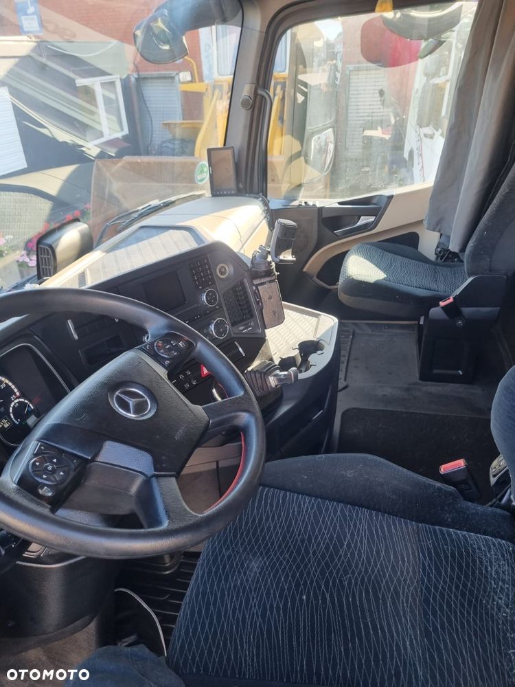 Mercedes-Benz 1845 - 9