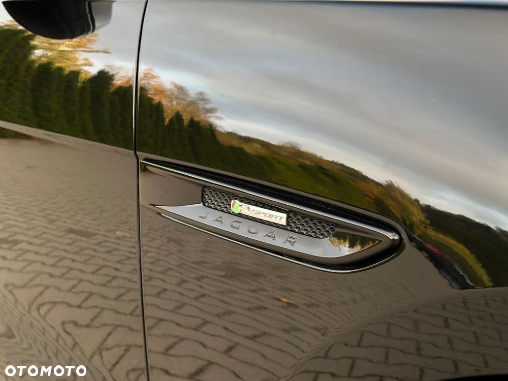Jaguar F-Pace 20d AWD R-Sport - 21