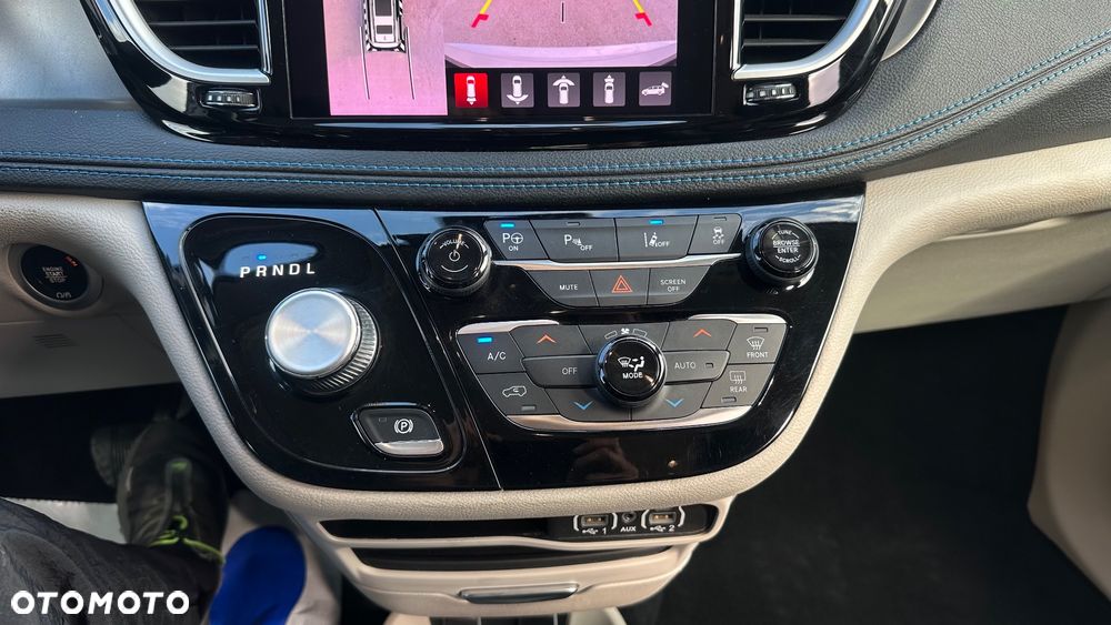 Chrysler Pacifica - 23