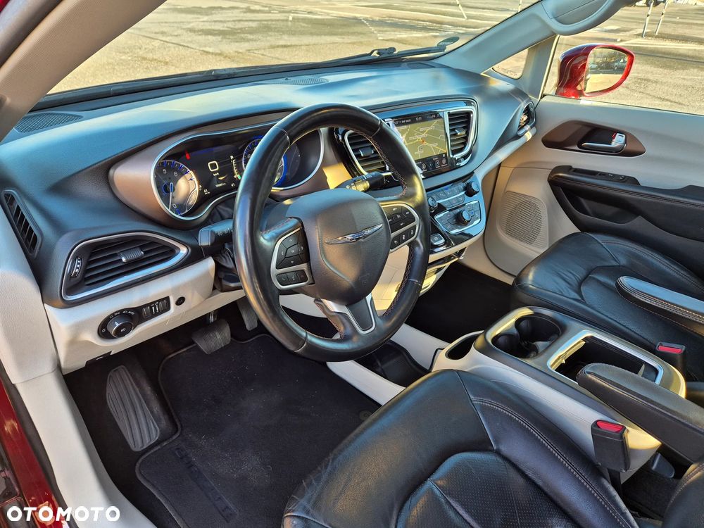 Chrysler Pacifica - 27