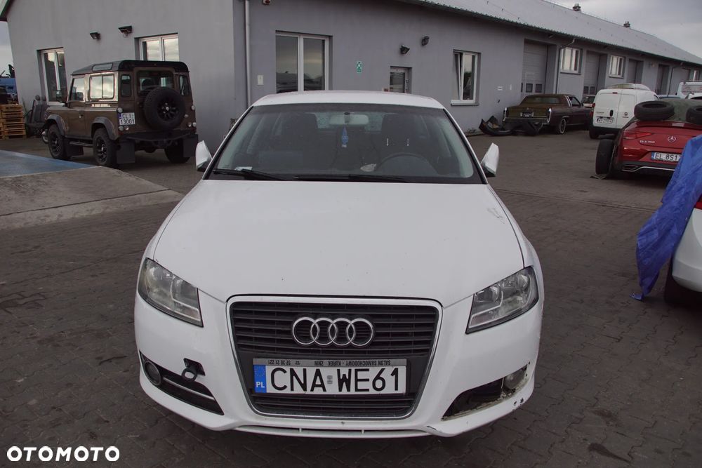Auto na części - Audi A3 8P Lift 1.6 TDI 105 KM CAYC LUB LY9C 2013R Silnik Skrzynia Drzwi Maska Błotnik Zderzak Klapa Lampa Lusterko Klamka Szyba Deska Kokpit Sterownik Moduł Czujnik Licznik Panel Kierownica - 10