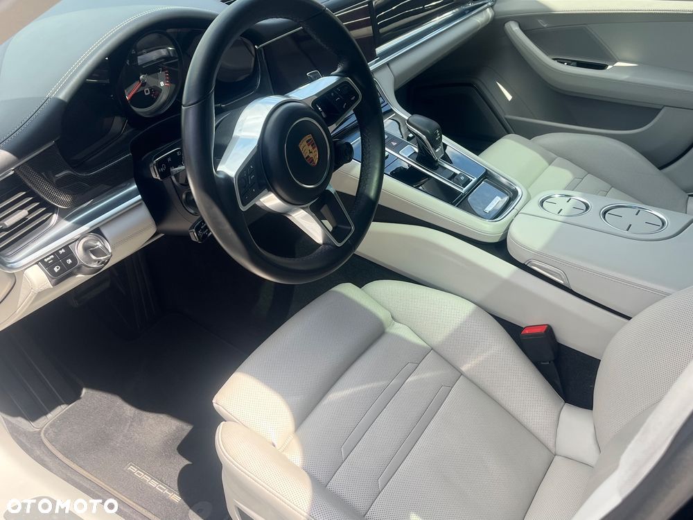 Porsche Panamera 4 Sport Turismo - 4