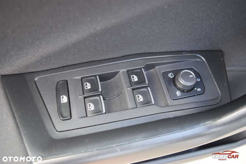 Volkswagen T-Roc 2.0 TDI SCR DSG IQ.DRIVE - 24