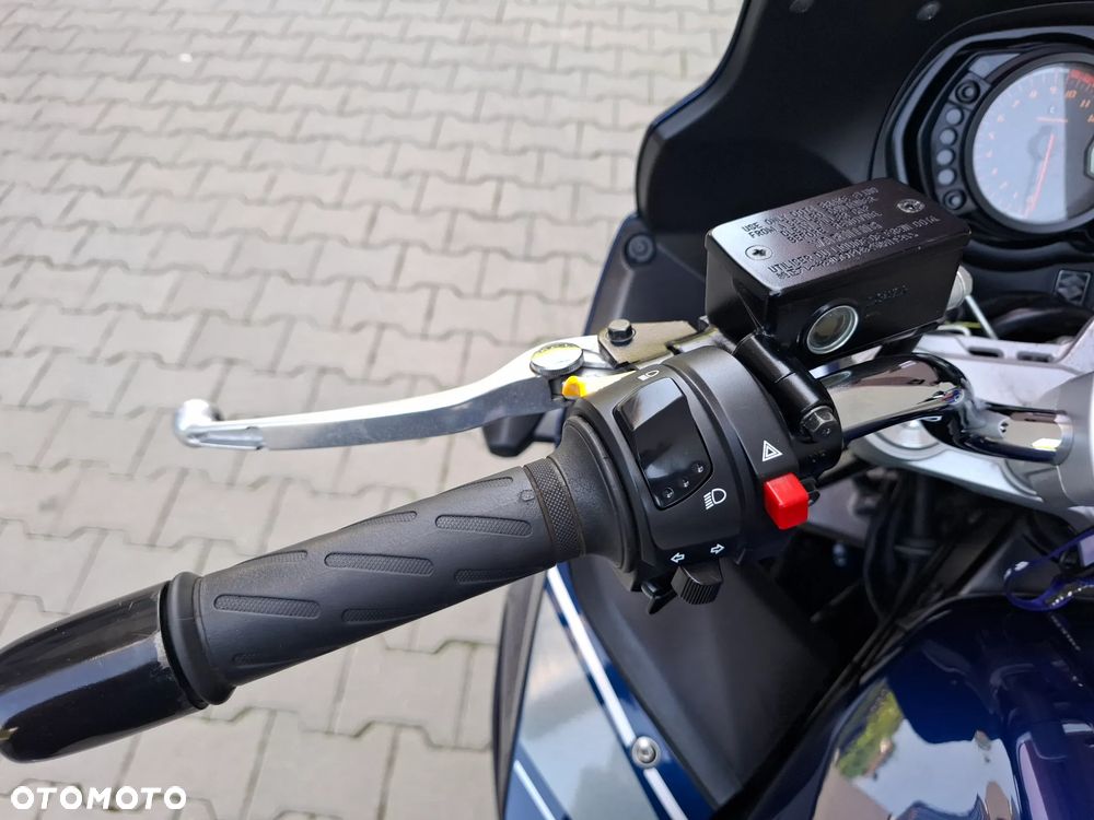 Suzuki GSX - 24