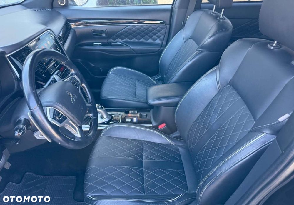 Mitsubishi Outlander - 9