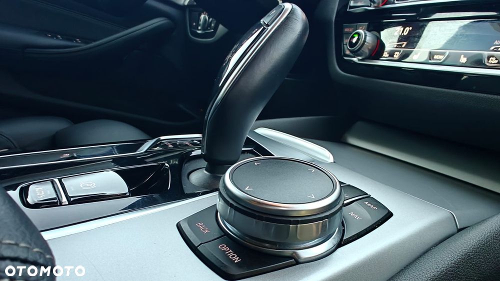 BMW Seria 5 520i Luxury Line - 28