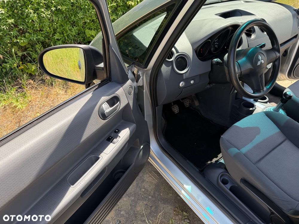 Mitsubishi Colt 1.1 - 13