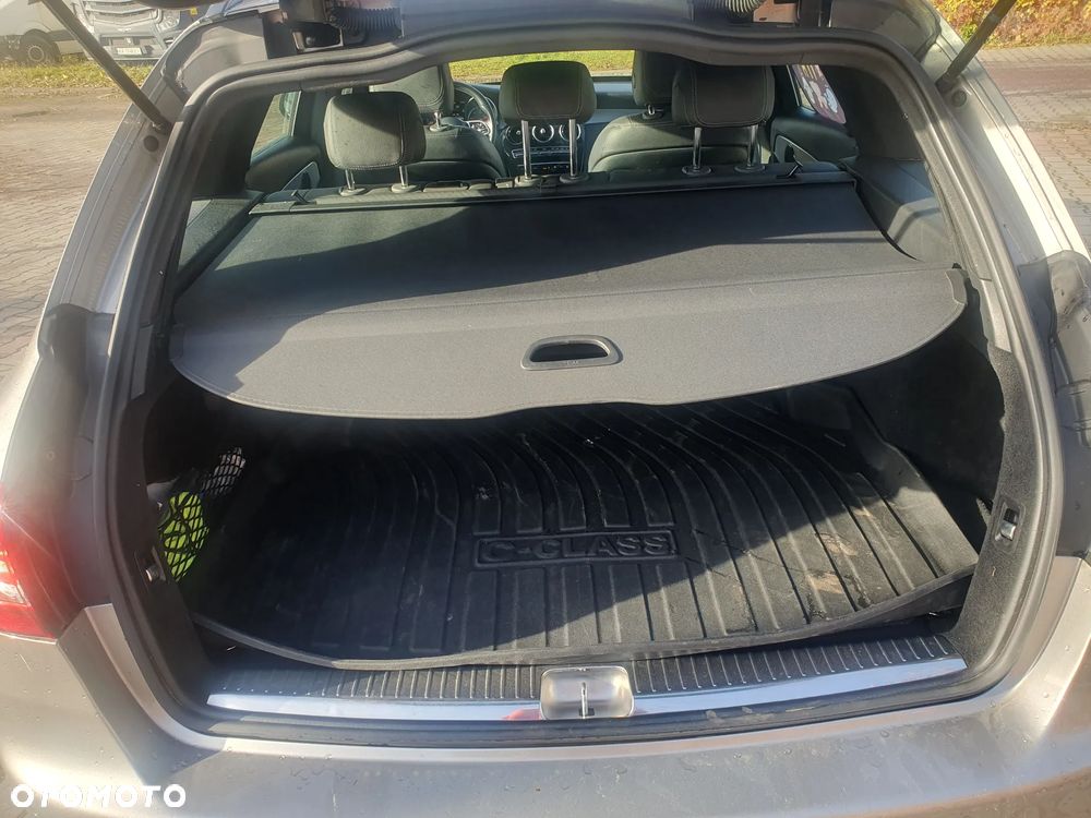 Mercedes-Benz Klasa C 220 d 4Matic T 9G-TRONIC AMG Line - 12
