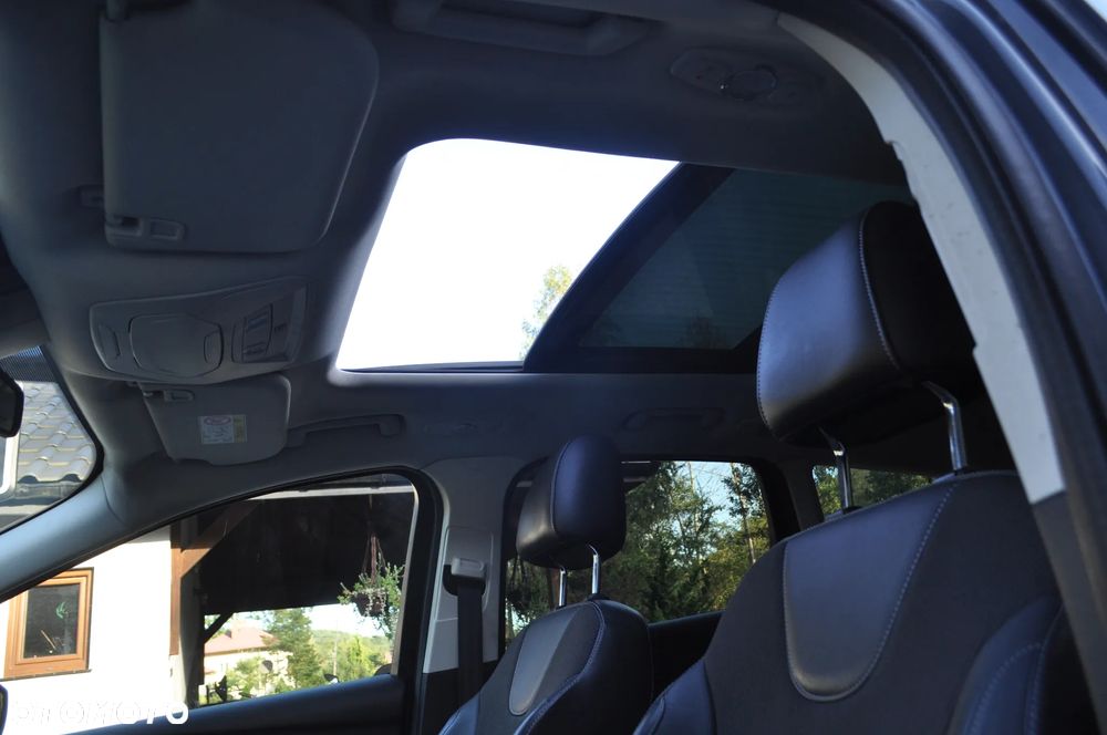 Ford Kuga 2.0 TDCi 2x4 Titanium - 29