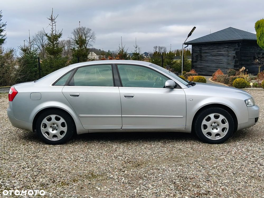 Audi A4 Limousine - 4