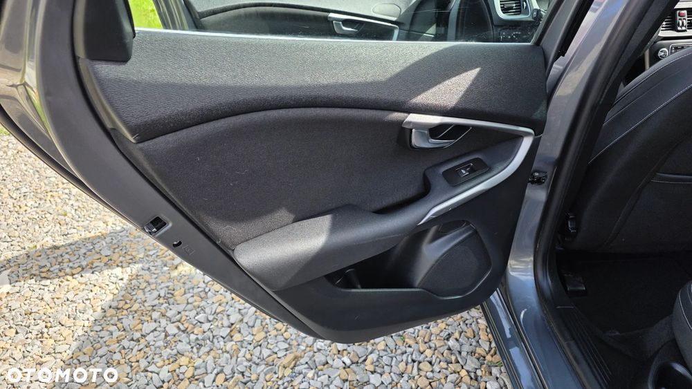 Volvo V40 D2 Kinetic - 17