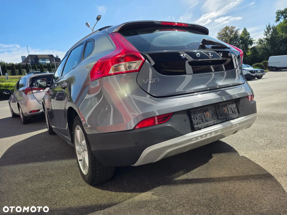 Volvo V40 Cross Country - 4