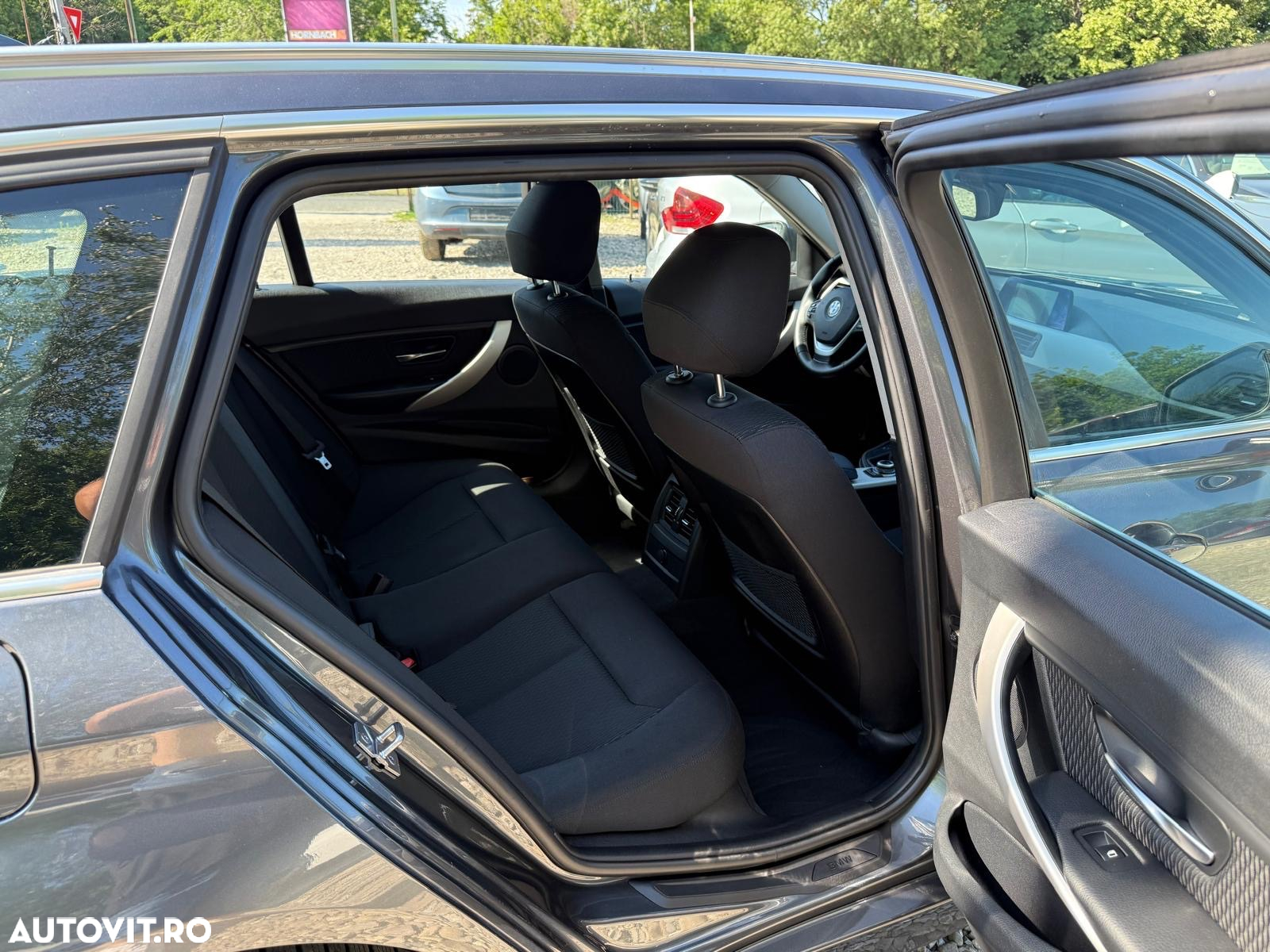 BMW Seria 3 320d xDrive - 17