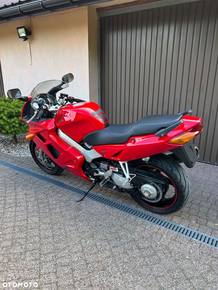 Honda VFR - 16