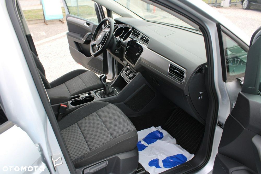 Volkswagen Touran - 31