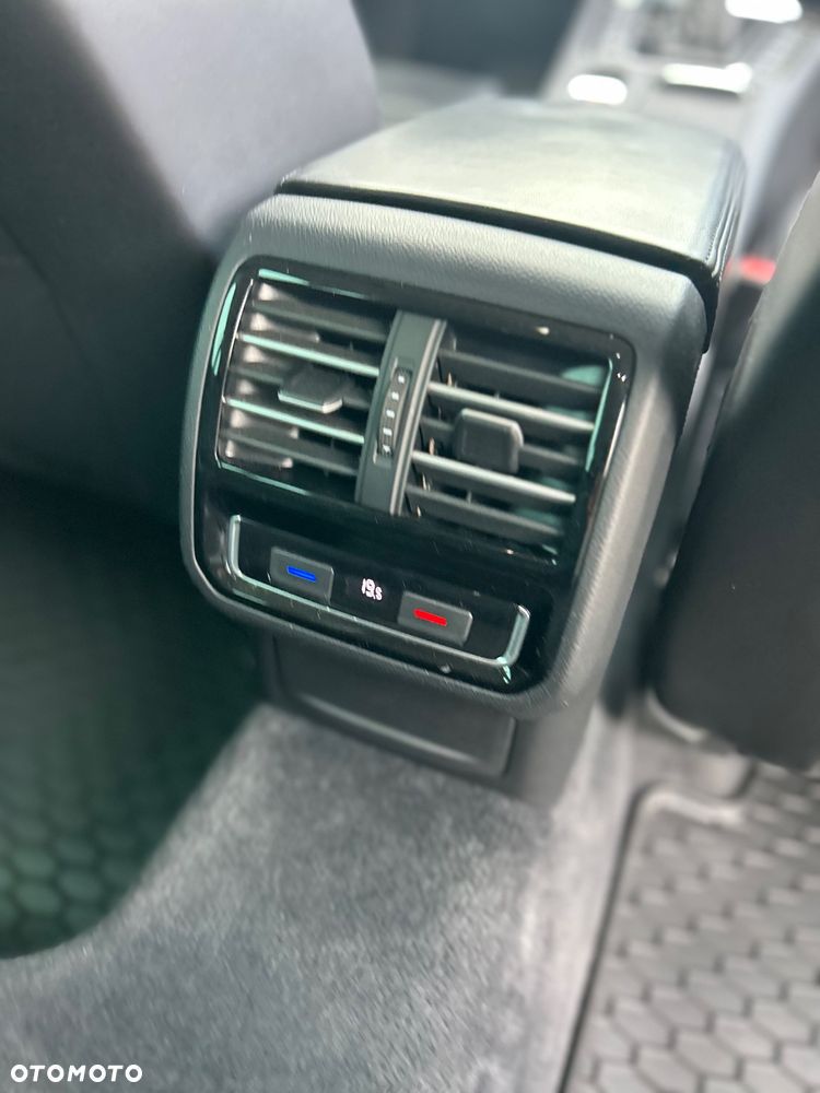 Volkswagen Passat 2.0 TDI SCR 4Motion DDG Highline - 21