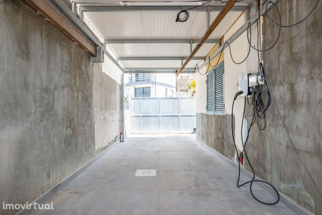 Prédio na Estrada dos Marmeleiros com dois T3+1, Madeira - Grande imagem: 5/53