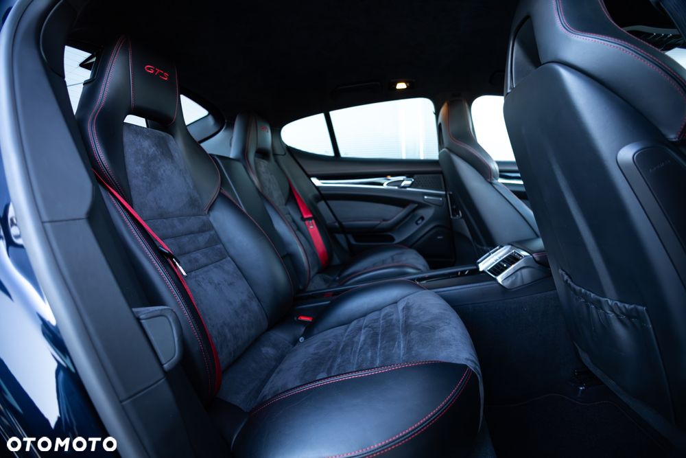 Porsche Panamera GTS PDK - 22