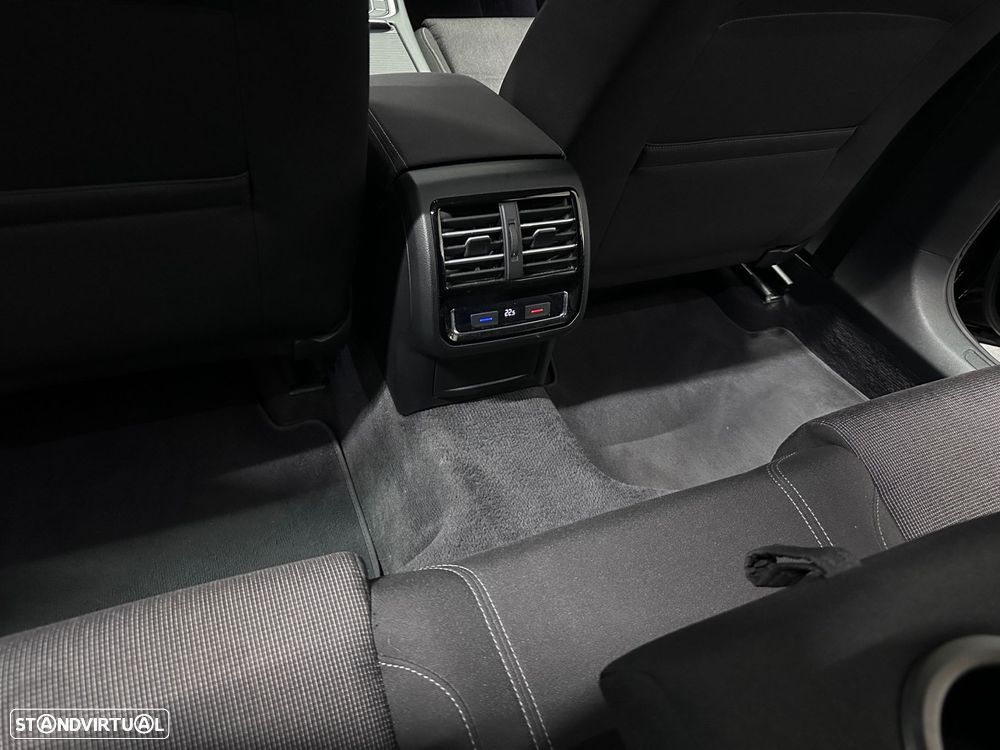 VW Passat Variant 2.0 TDi Confortline DSG - 25