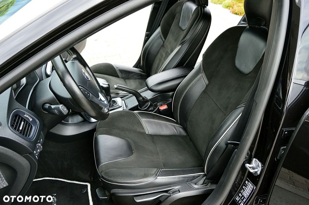 Volvo V40 D2 Drive-E R-Design Kinetic - 22