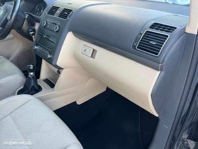 VW Touran 1.6 TDI Blue.Highline 7L - 6