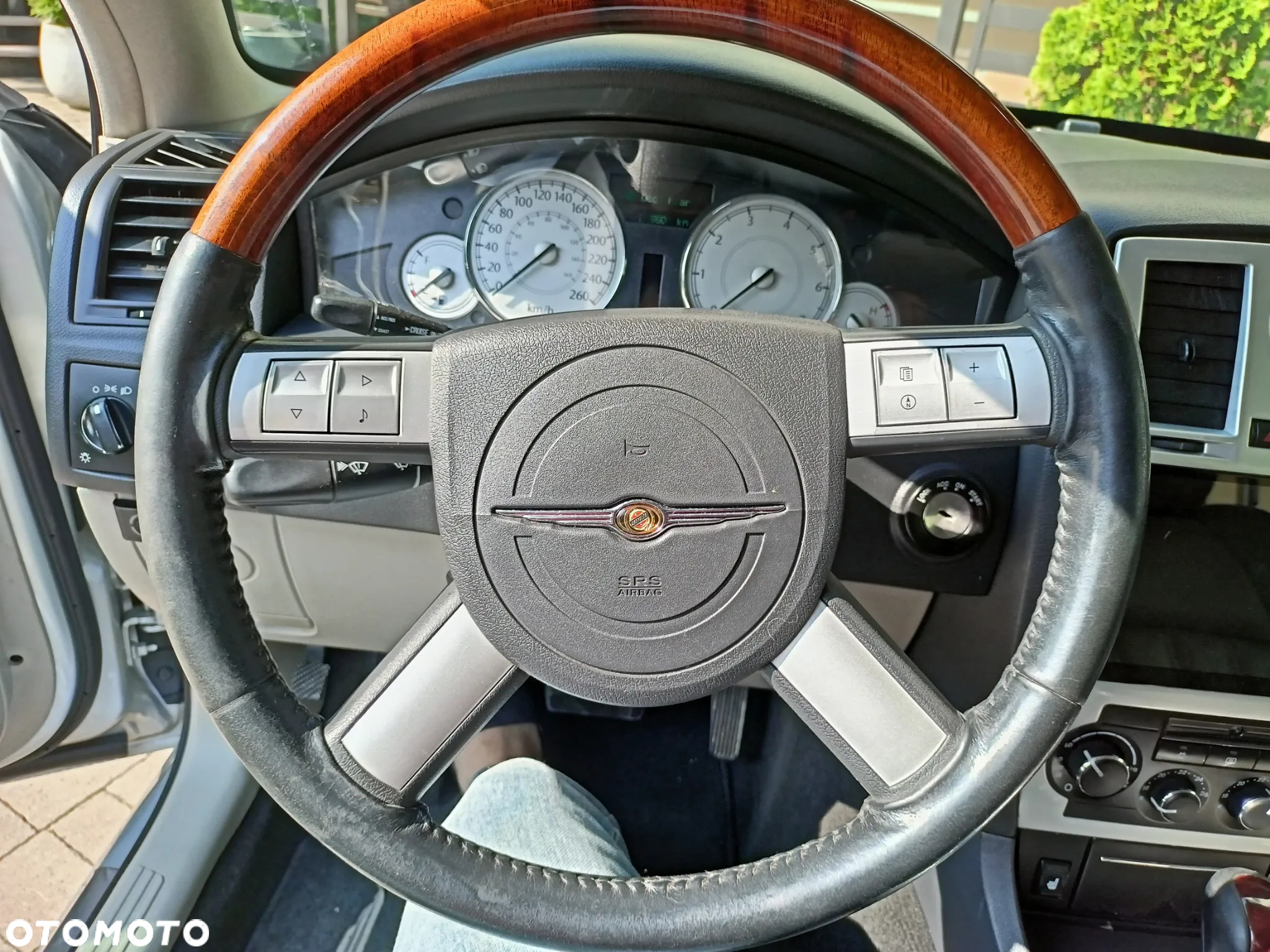 Chrysler 300C 5.7 V8 Hemi AWD - 13