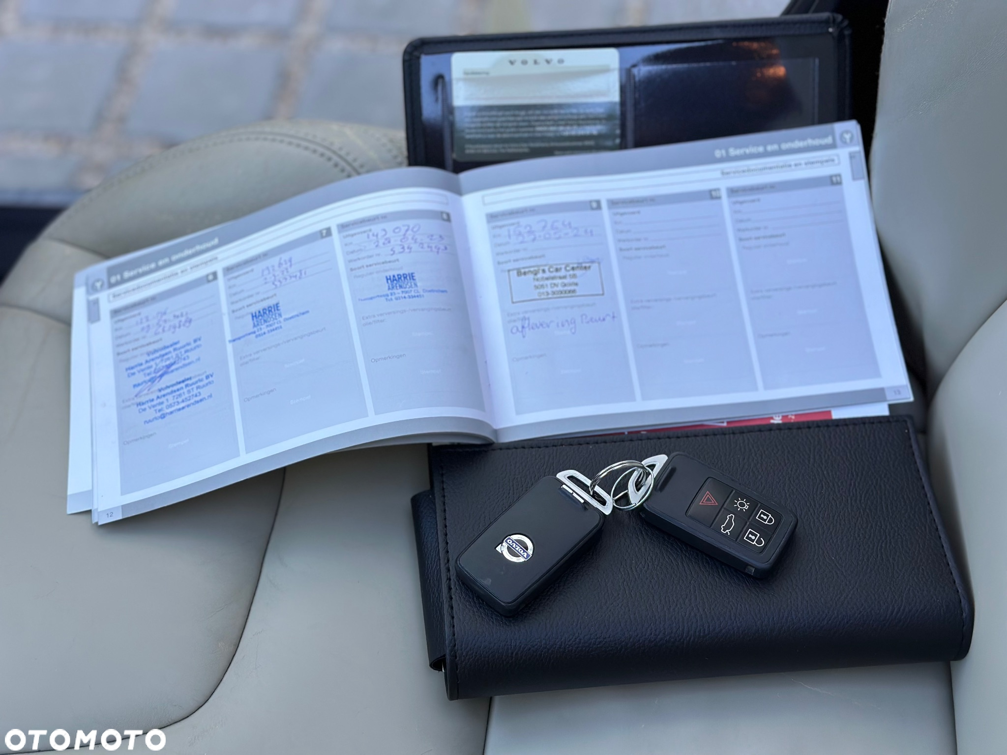 Volvo V60 D6 AWD Plug-in Hybrid Momentum - 33