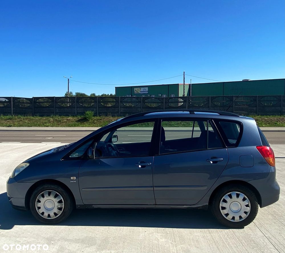 Toyota Corolla Verso - 8