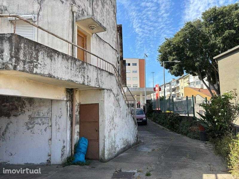 Dois prédios com lojas cave e terreno Paranhos - Grande imagem: 5/12